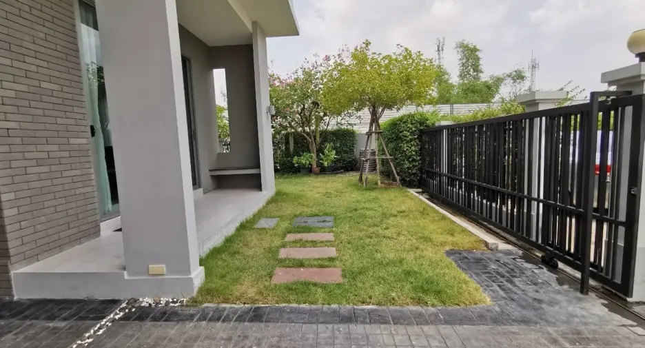 For rent 4 bedrooms house in Lat Krabang, Bangkok