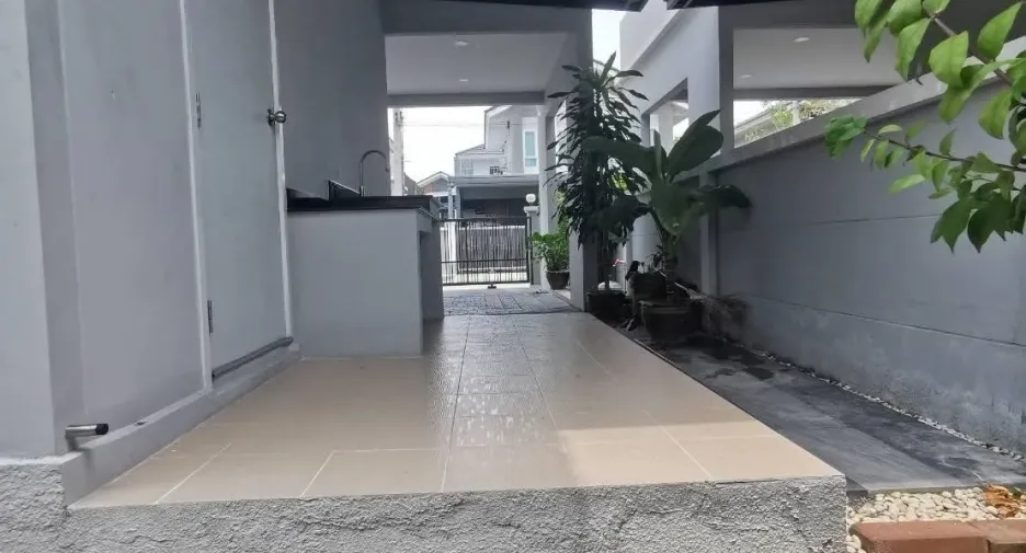 For rent 4 bedrooms house in Lat Krabang, Bangkok