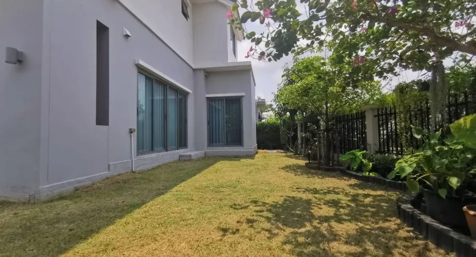 For rent 4 bedrooms house in Lat Krabang, Bangkok