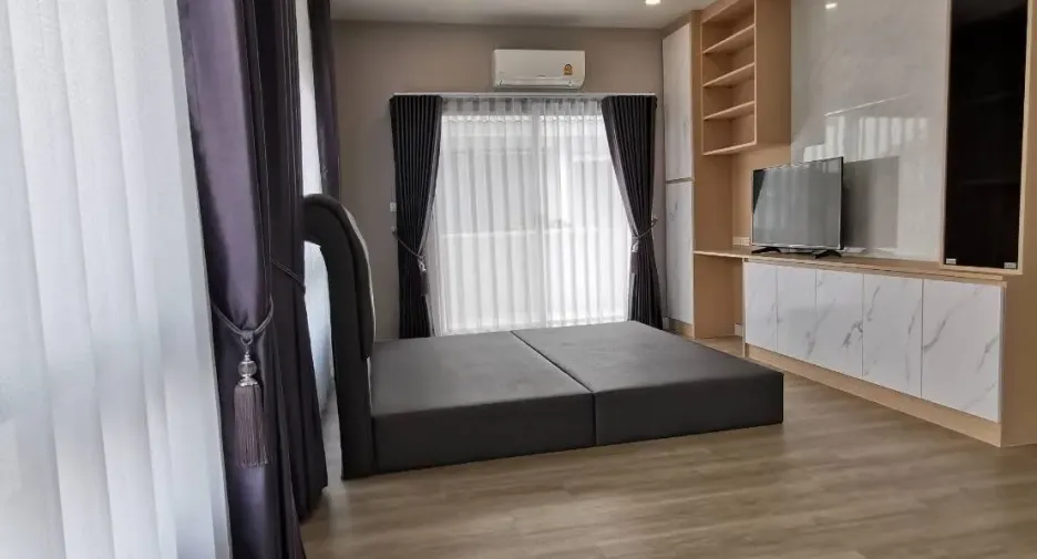 For rent 4 bedrooms house in Lat Krabang, Bangkok