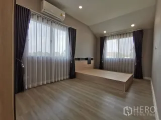 For rent 4 bedrooms house in Lat Krabang, Bangkok