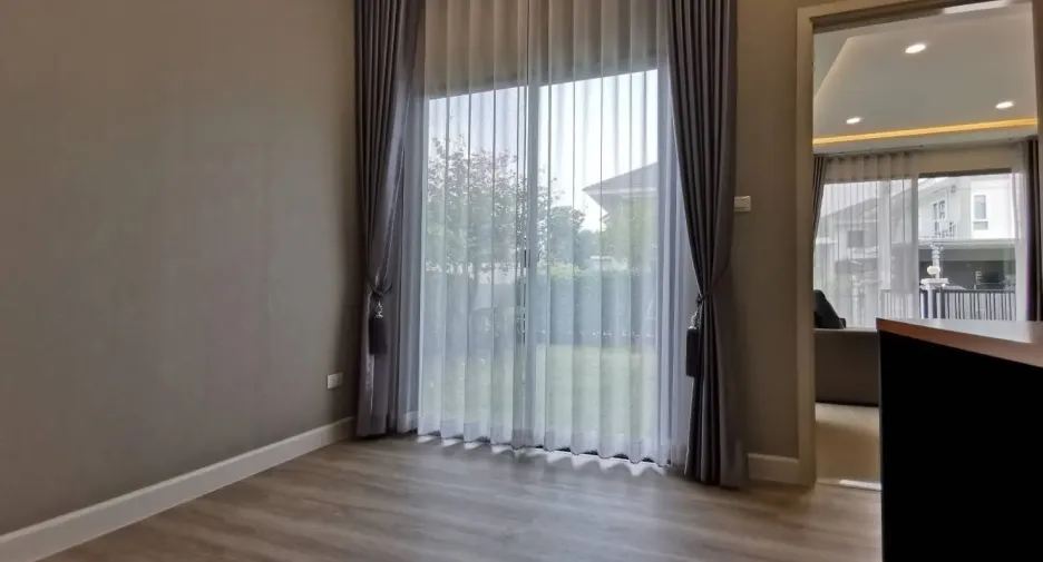 For rent 4 bedrooms house in Lat Krabang, Bangkok
