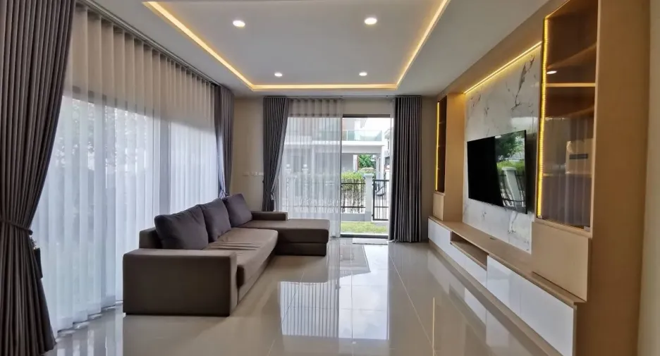 For rent 4 bedrooms house in Lat Krabang, Bangkok