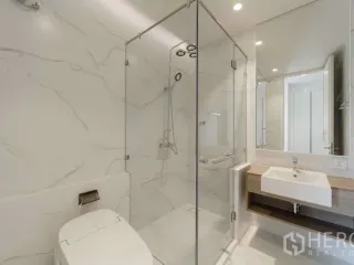For rent and for sale 3 bedrooms townhouse in Watthana, Bangkok