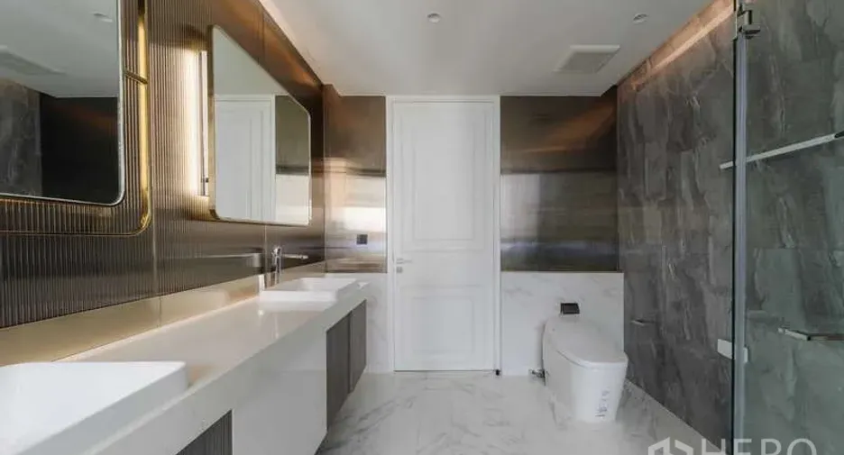 For rent and for sale 3 bedrooms townhouse in Watthana, Bangkok