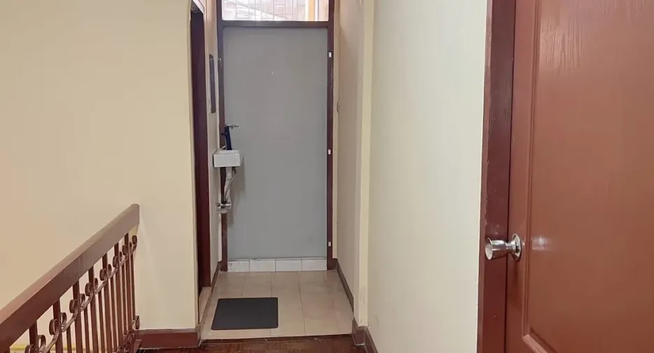 For rent 3 bedrooms townhouse in Phra Khanong, Bangkok