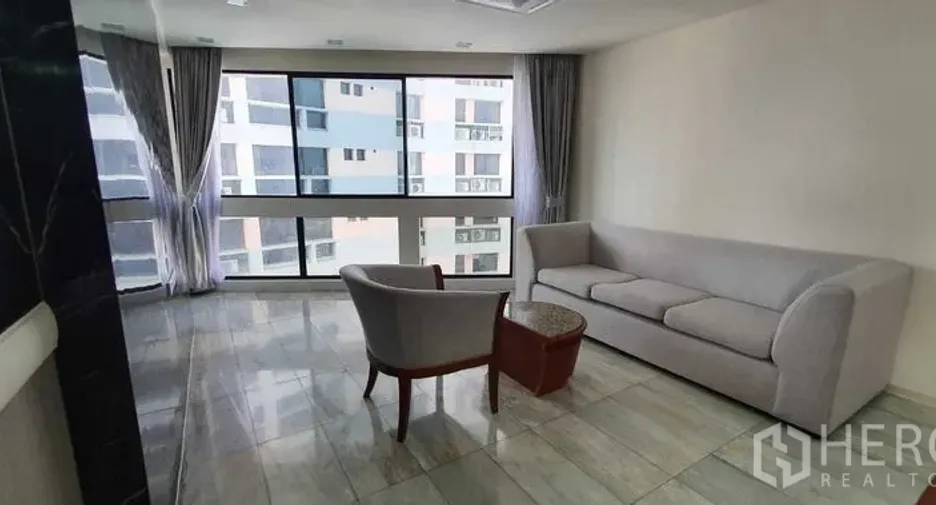 À louer 3 chambres condo à Khlong Toei, Bangkok