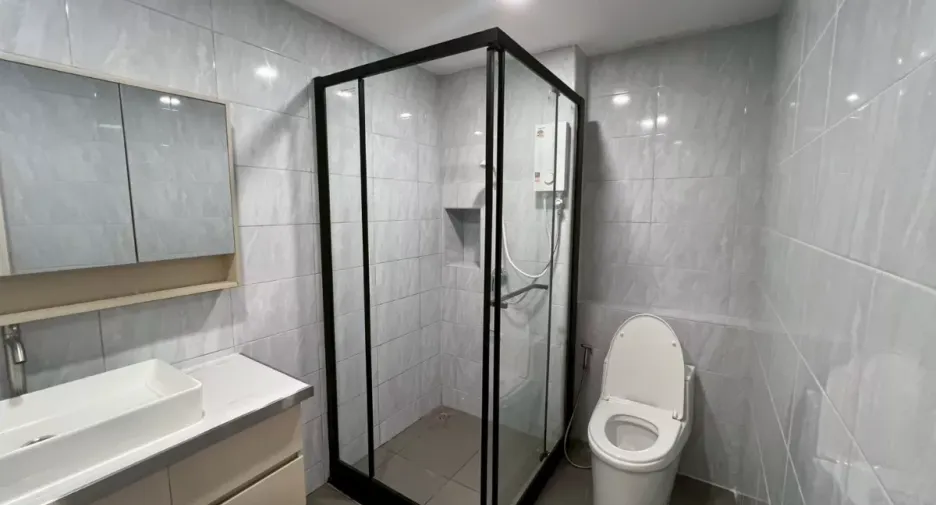 For rent 2 bedrooms retail Space in Phra Khanong, Bangkok