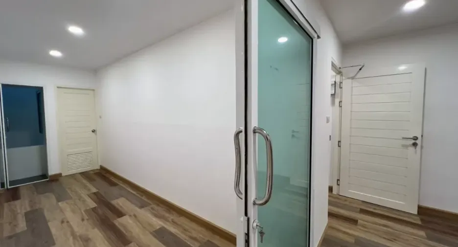 For rent 2 bedrooms retail Space in Phra Khanong, Bangkok