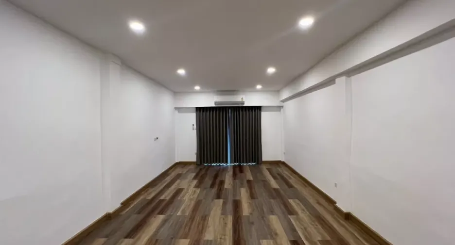 For rent 2 bedrooms retail Space in Phra Khanong, Bangkok