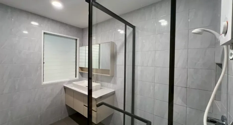 For rent 2 bedrooms retail Space in Phra Khanong, Bangkok