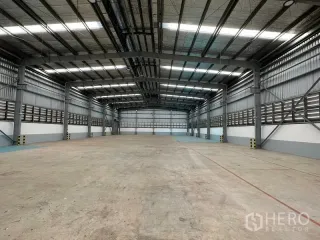 For rent warehouse in Mueang Samut Prakan, Samut Prakan