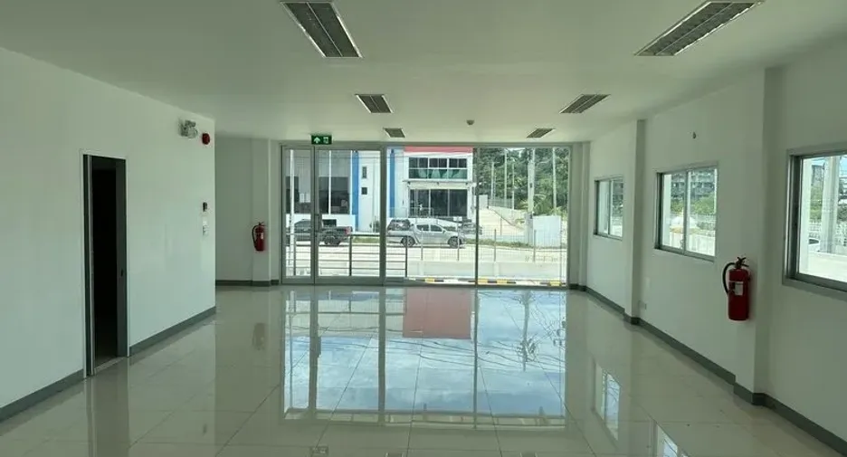 For rent warehouse in Mueang Samut Prakan, Samut Prakan