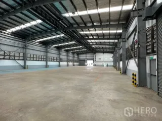 For rent warehouse in Mueang Samut Prakan, Samut Prakan