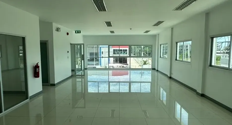 For rent warehouse in Mueang Samut Prakan, Samut Prakan