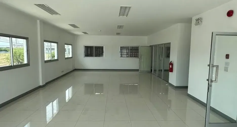 For rent warehouse in Mueang Samut Prakan, Samut Prakan