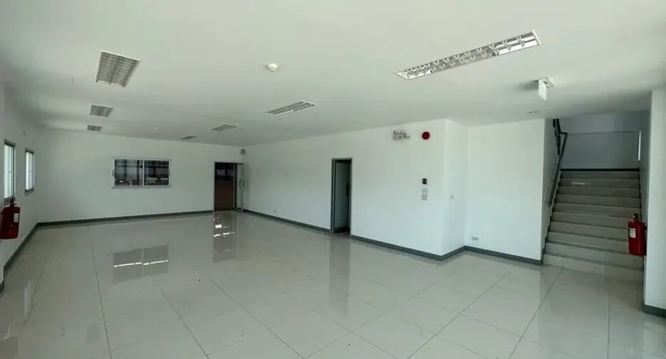 For rent warehouse in Mueang Samut Prakan, Samut Prakan