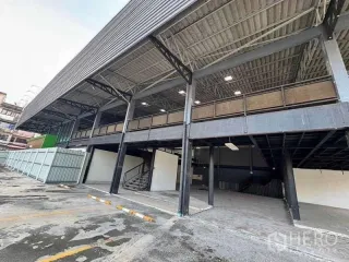 Lagerhaus zur Miete in Phra Khanong, Bangkok