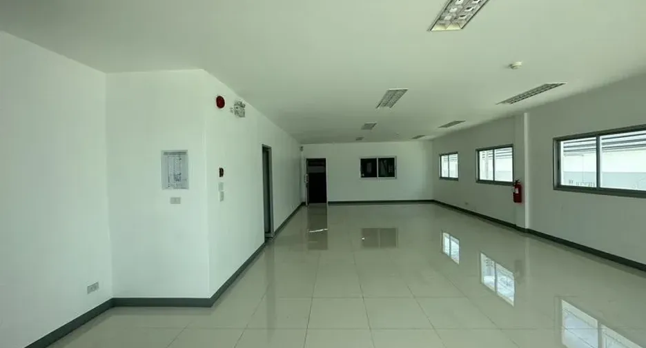 For rent warehouse in Mueang Samut Prakan, Samut Prakan