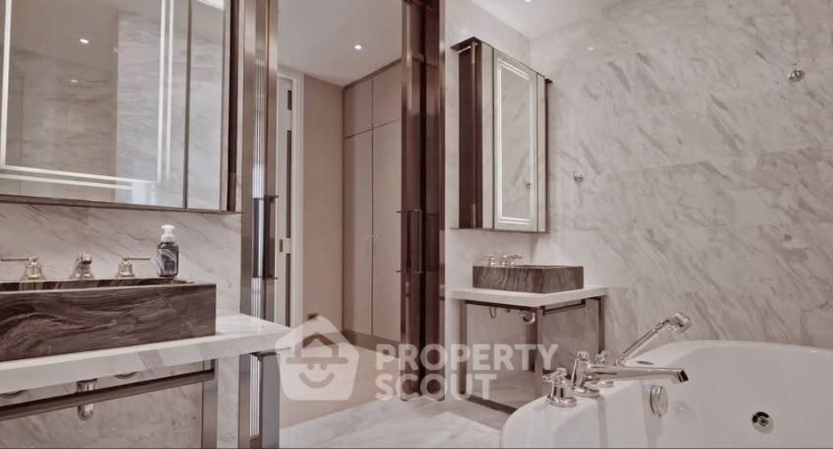 For rent and for sale 6 bedrooms condo in Khlong San, Bangkok