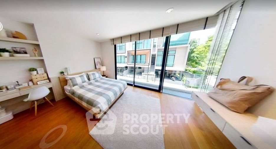 For rent 3 bedrooms townhouse in Suan Luang, Bangkok