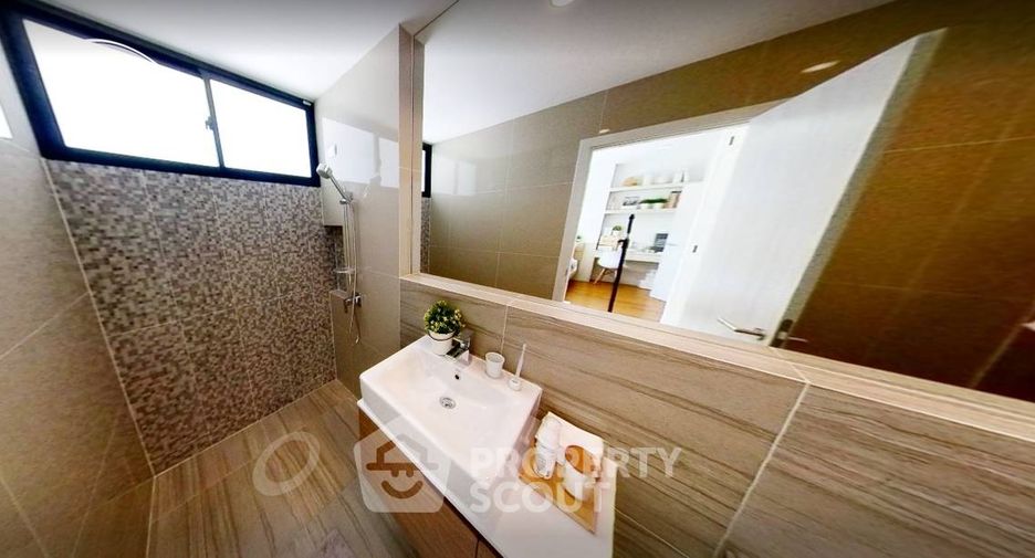 For rent 3 bedrooms townhouse in Suan Luang, Bangkok