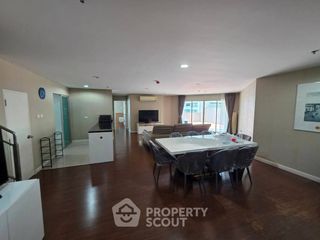 For rent 5 bedrooms condo in Huai Khwang, Bangkok