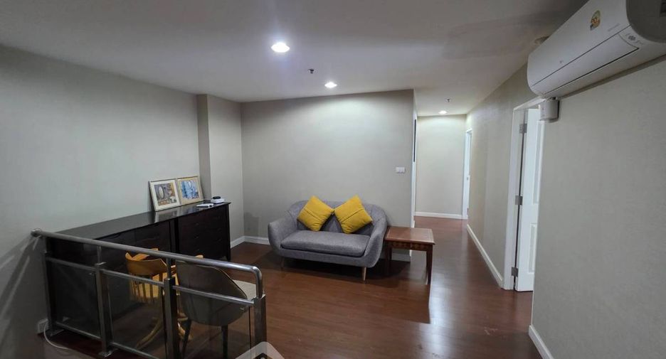 For rent 5 bedrooms condo in Huai Khwang, Bangkok