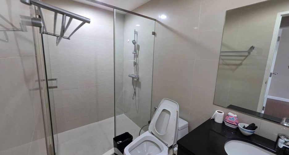 For rent 5 bedrooms condo in Huai Khwang, Bangkok