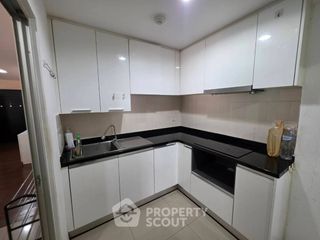 For rent 5 bedrooms condo in Huai Khwang, Bangkok