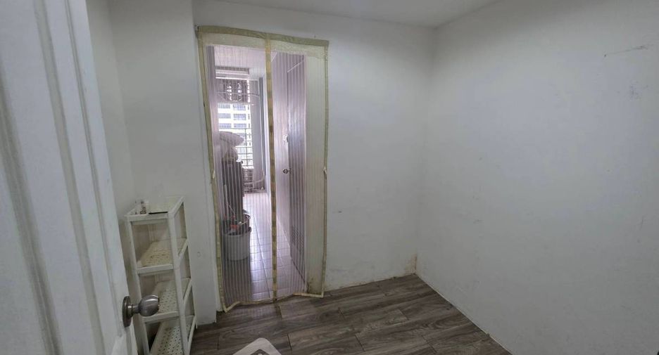 For rent 5 bedrooms condo in Huai Khwang, Bangkok