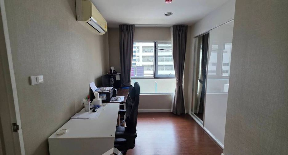 For rent 5 bedrooms condo in Huai Khwang, Bangkok
