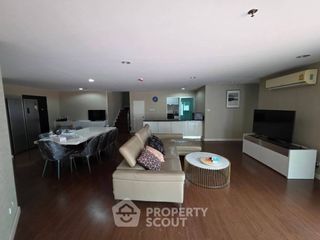 For rent 5 bedrooms condo in Huai Khwang, Bangkok