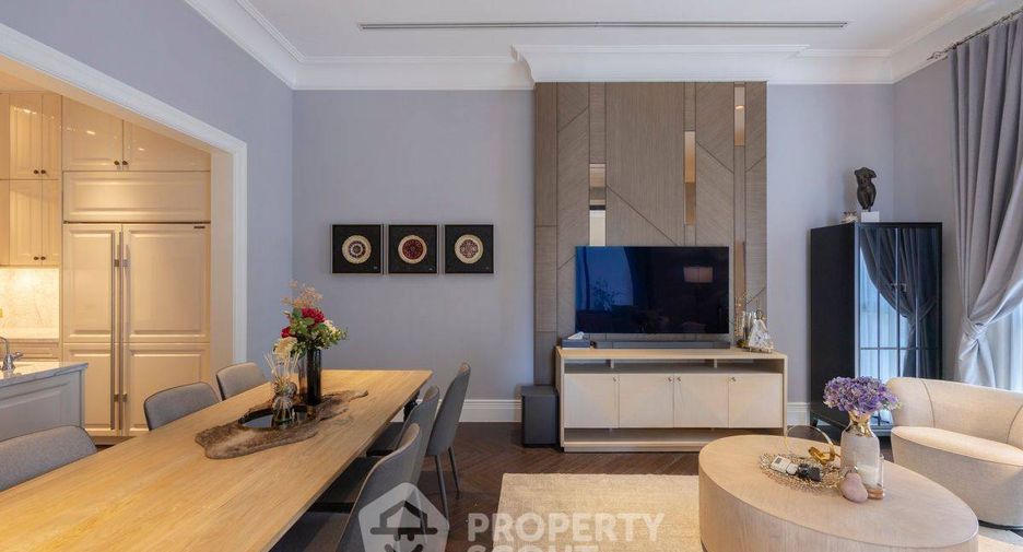 For rent 3 bedrooms condo in Pathum Wan, Bangkok