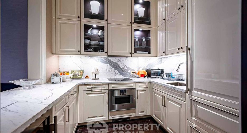 For rent 2 bedrooms condo in Pathum Wan, Bangkok