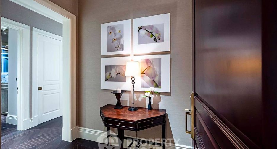 For rent 2 bedrooms condo in Pathum Wan, Bangkok