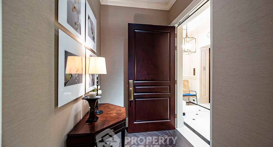 For rent 2 bedrooms condo in Pathum Wan, Bangkok