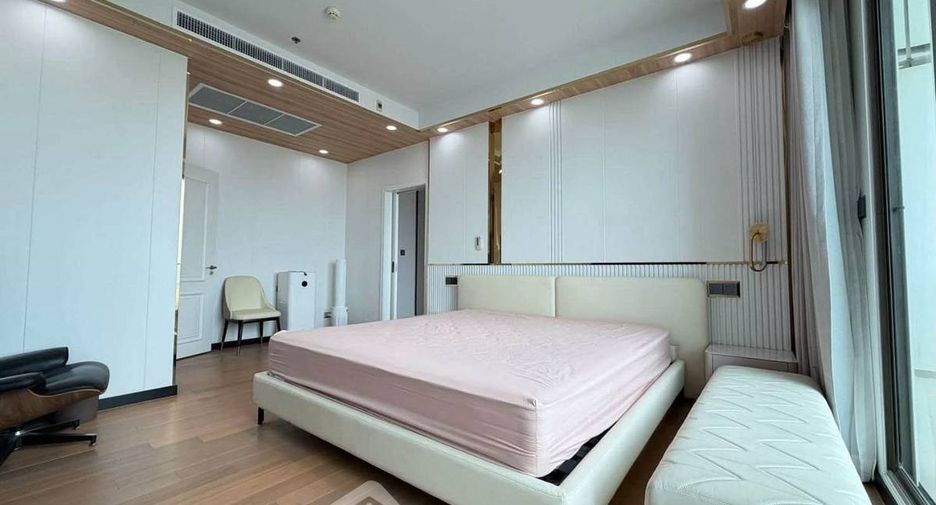 For sale 4 bedrooms condo in Watthana, Bangkok