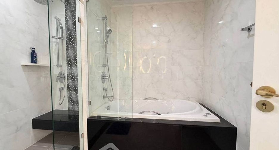 For sale 4 bedrooms condo in Watthana, Bangkok