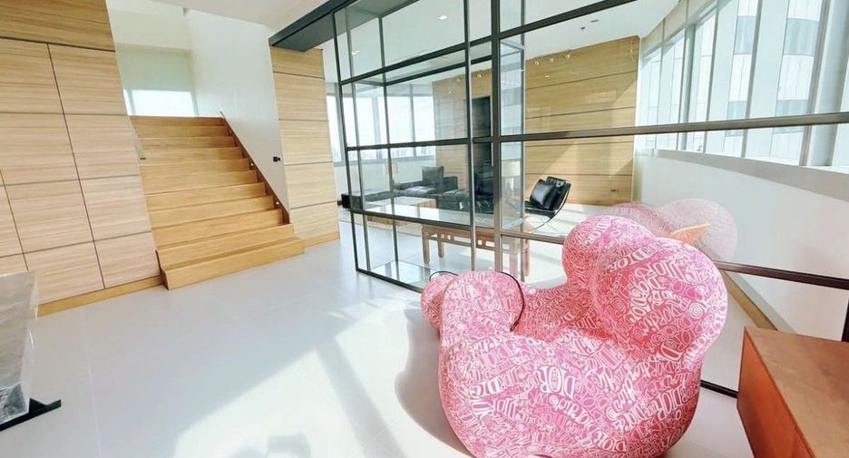For rent 3 bedrooms condo in Khlong Toei, Bangkok