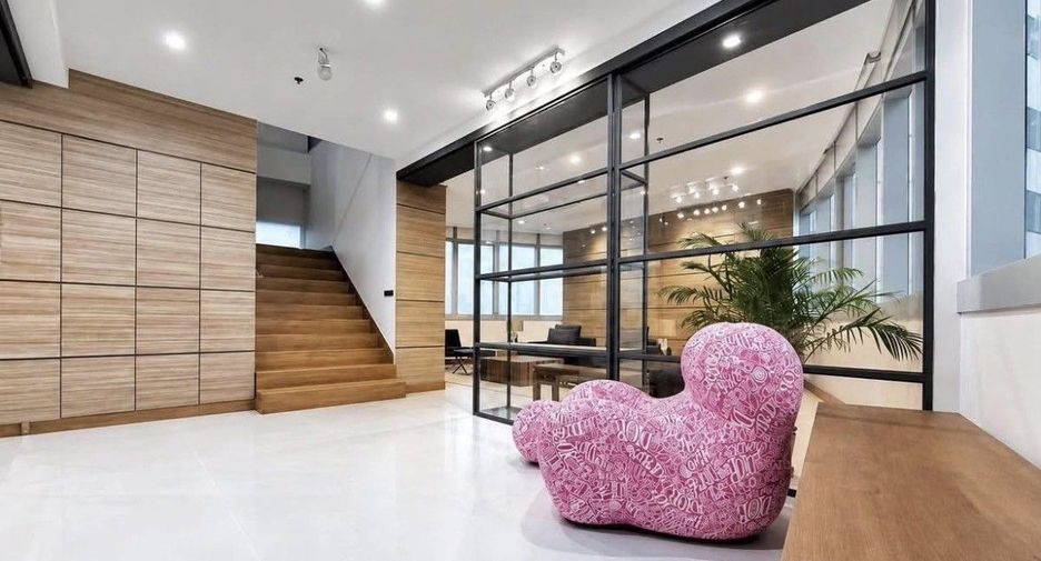 For rent 3 bedrooms condo in Khlong Toei, Bangkok