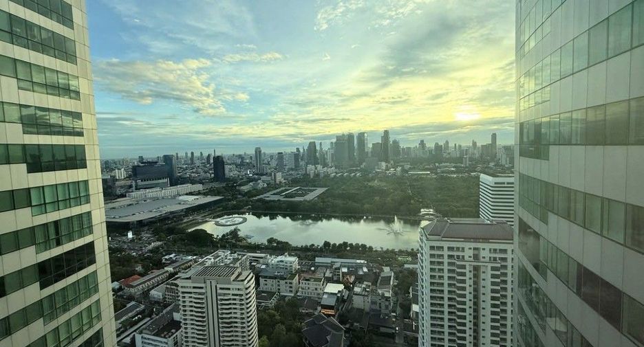 For rent 3 bedrooms condo in Khlong Toei, Bangkok