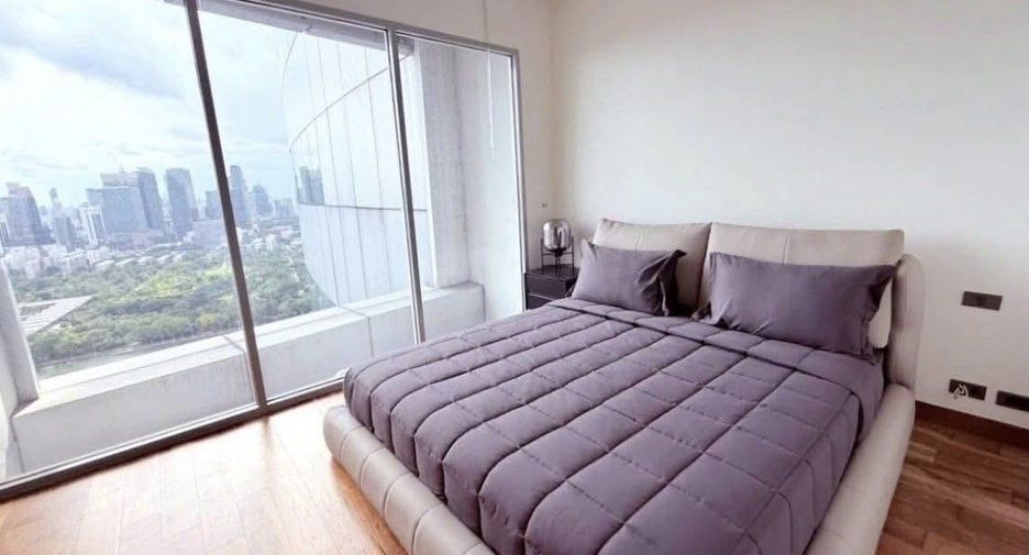 For rent 3 bedrooms condo in Khlong Toei, Bangkok