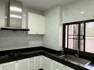For sale 5 bedrooms townhouse in Saphan Sung, Bangkok
