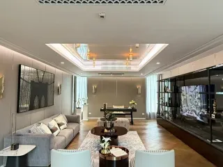 For sale 5 bedrooms townhouse in Saphan Sung, Bangkok