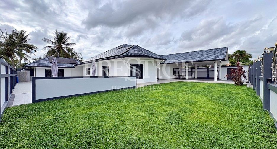 For sale 4 bedrooms house in Bang Lamung, Chonburi