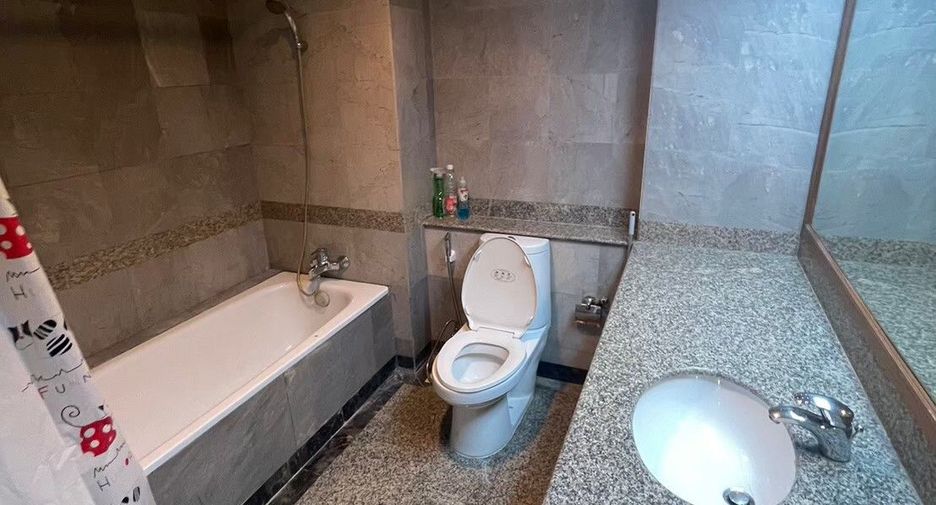 For rent 2 bedrooms condo in Watthana, Bangkok
