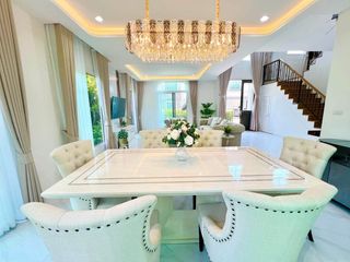 À vendre 4 chambres maison de ville à Bang Phli, Samut Prakan