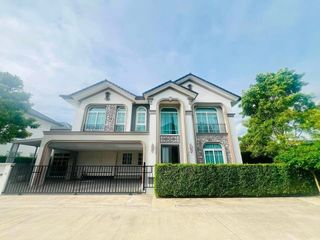 À vendre 4 chambres maison de ville à Bang Phli, Samut Prakan