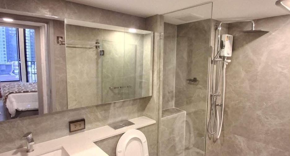 For rent 2 bedrooms condo in Huai Khwang, Bangkok